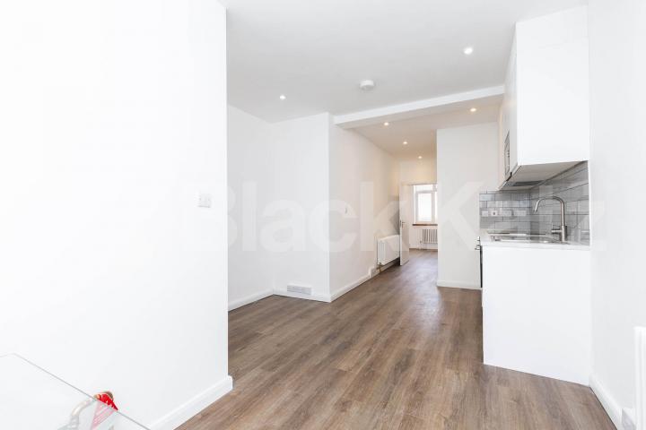 Newly refurbished one bedroom flat located in a stunning area Eversholt Street, Euston